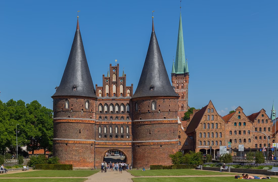 Holstentor und historische Altstadt von Lübeck
